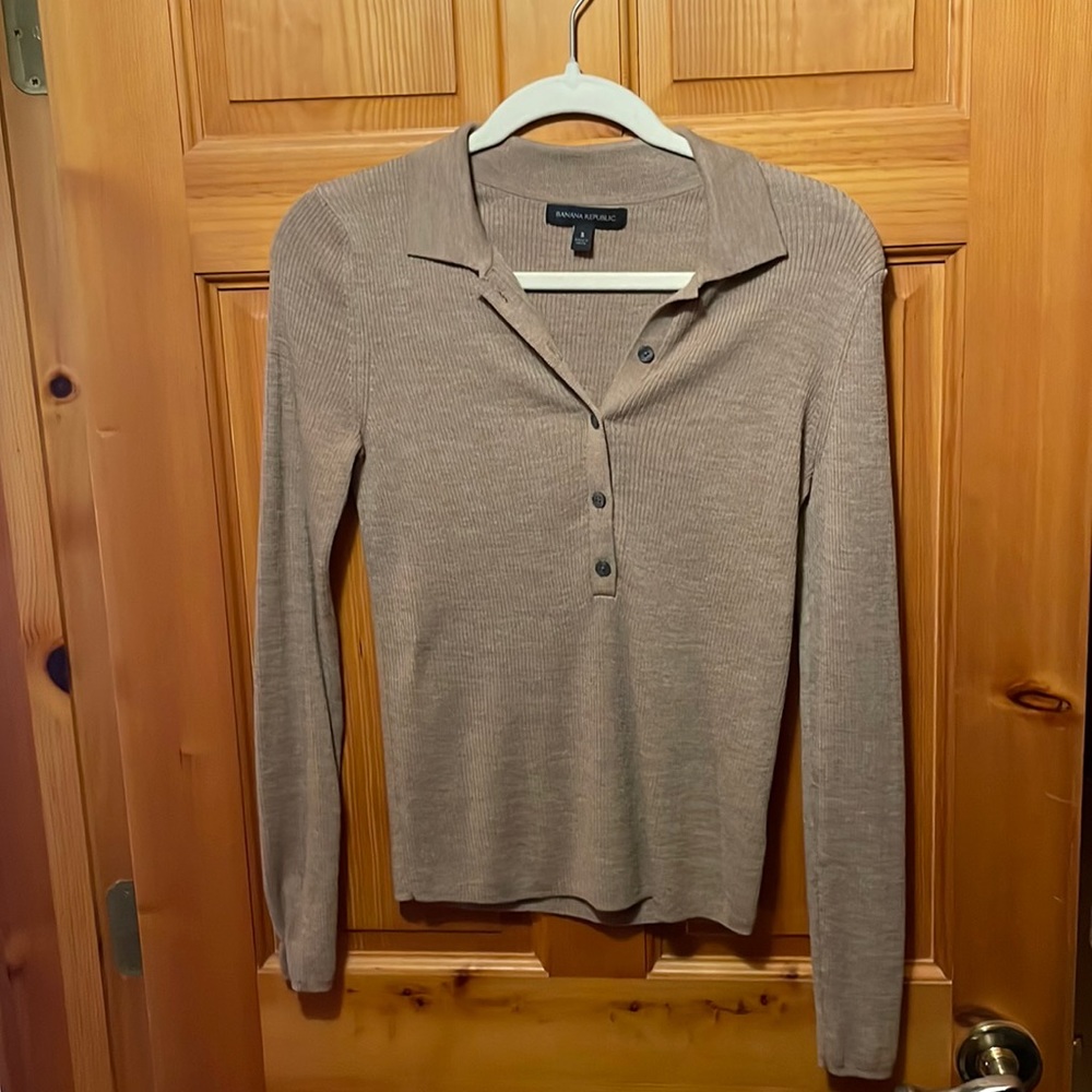 Banana republic beige collared sweater